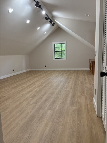 Building Photo - 10436 Edinburgh Dr