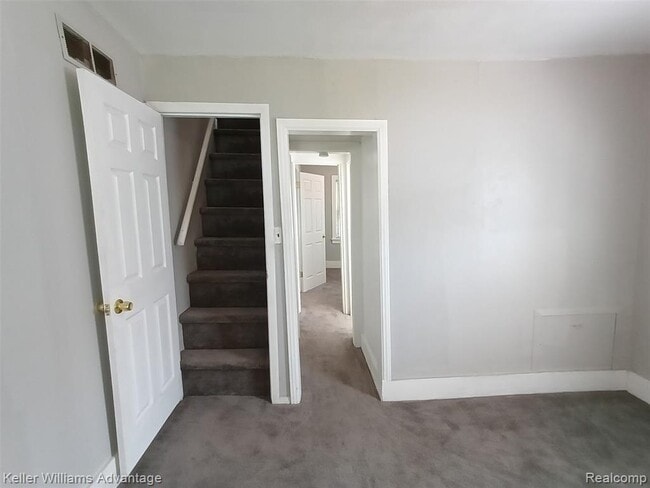 Building Photo - 15345 Sumner