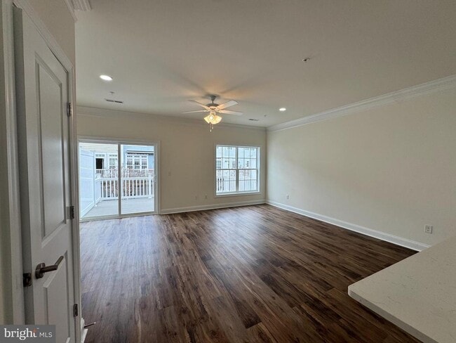 Building Photo - 300 Dixon St