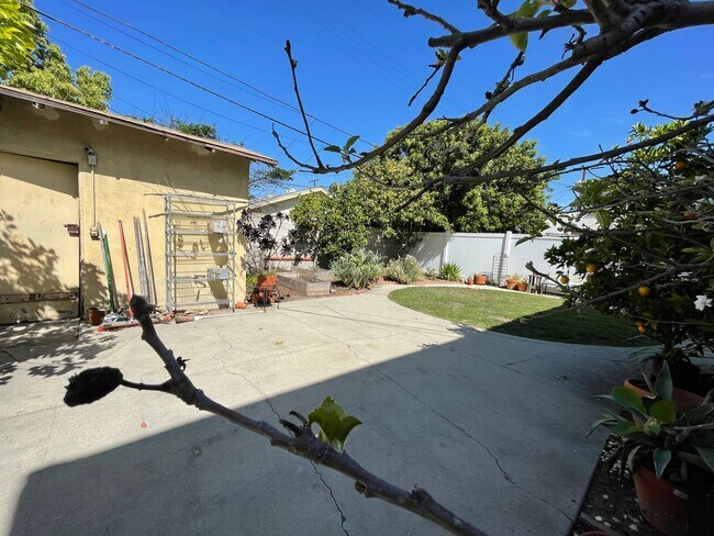 Building Photo - Newly Remodeled 3BD/1.5BA Duplex in Culver City!