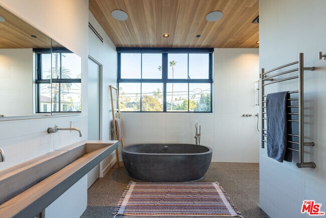 Building Photo - 746 Marco Pl