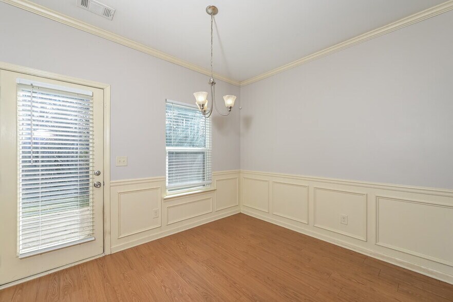 Building Photo - 466 Hill Crest Cir