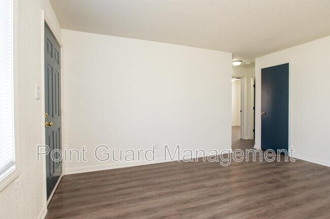 Building Photo - 825 S Beverly St