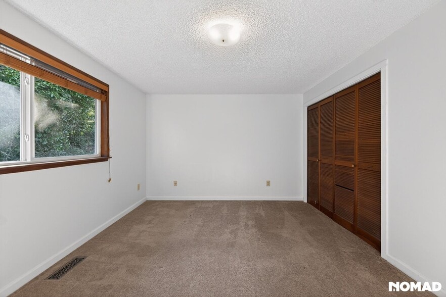 Building Photo - 5615 S 141st St