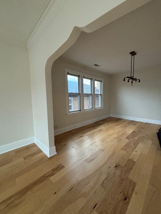 Building Photo - 5650 W 63rd Pl