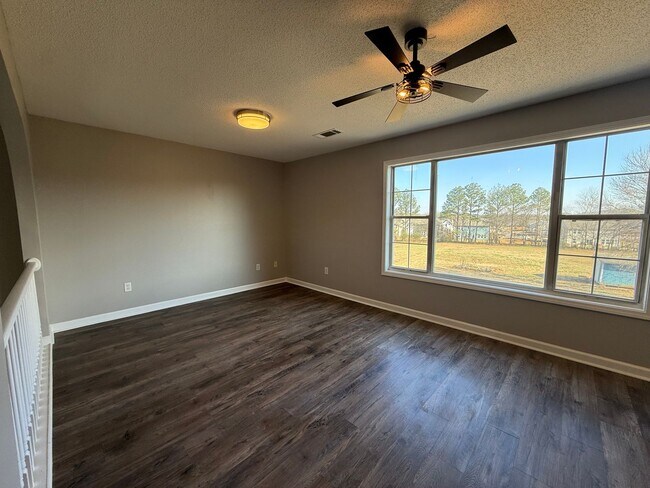 Building Photo - 4 Bedrooms, 3 Bathrooms with potential 5th Bedroom and Loft/Office in Euharlee!