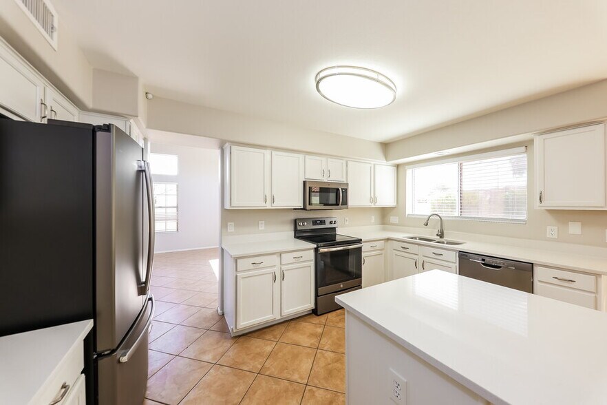 Building Photo - 5203 W Kristal Way