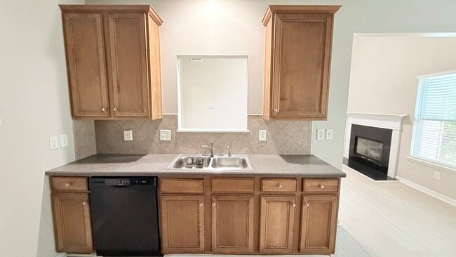 Building Photo - 765 Rockbass Rd