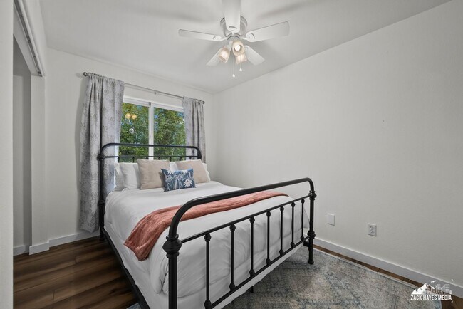 Building Photo - Townhouse — Beautiful 3-Bed / 2-Bath, 2-St...