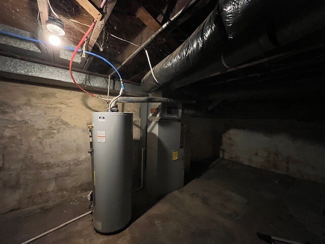 Building Photo - 418 Studebaker St