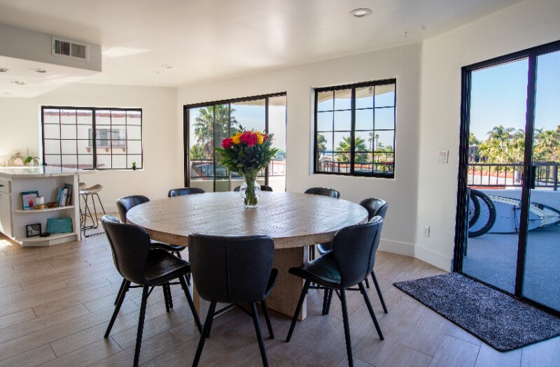 Building Photo - 210 Avenida Montalvo