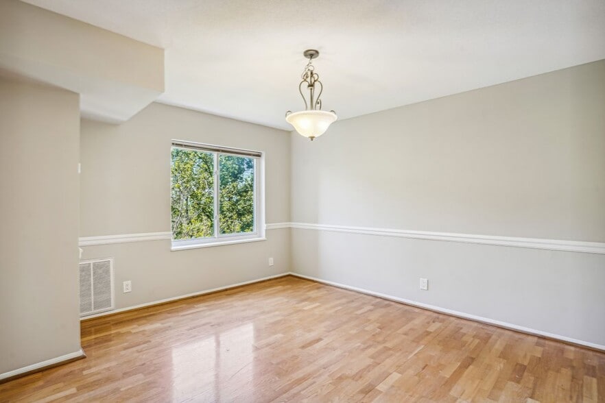 Building Photo - 8370 Greensboro Dr