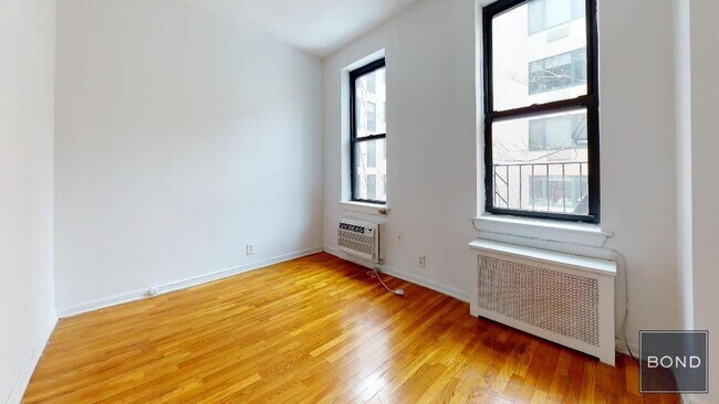 Primary Photo - 1441 York Ave