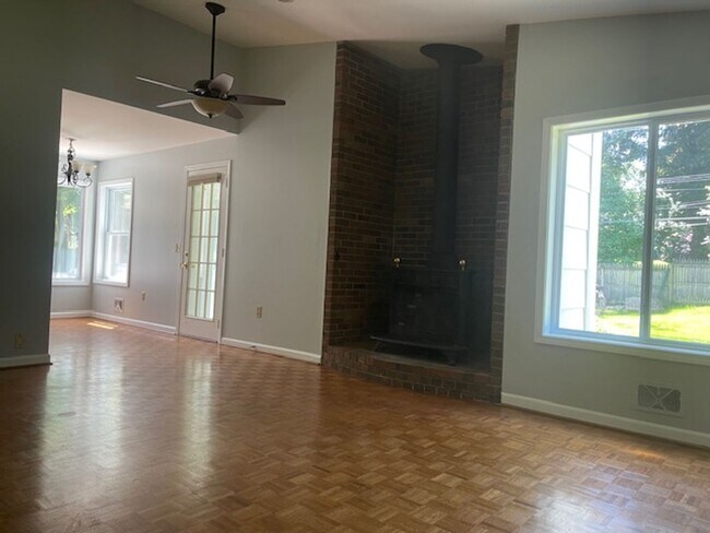 Building Photo - 223 Fairport Rd