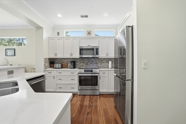 Building Photo - 34 Coburn Dr E