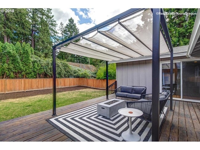 Building Photo - Spacious 4-Bedroom Home with Multiple Livi...