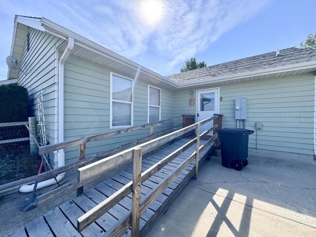 Building Photo - 3675 Juniper Dr