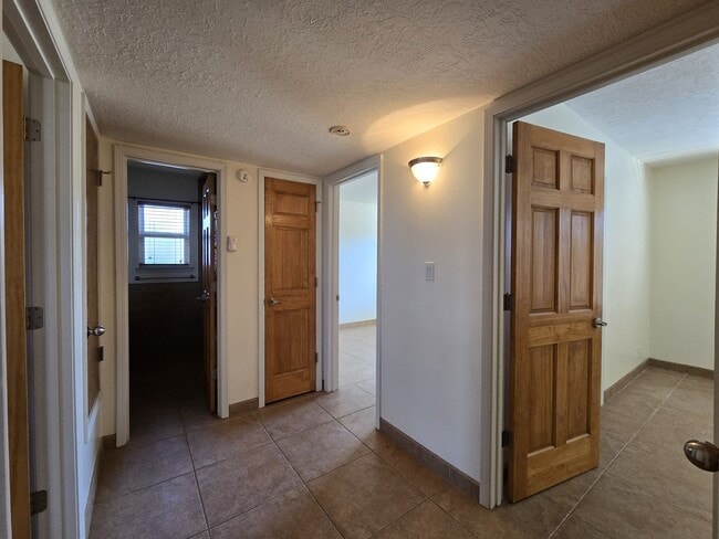 Building Photo - 2300 Calle Brocha