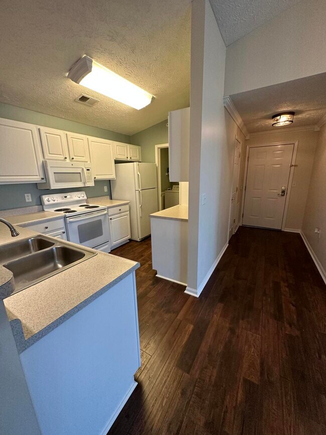 Building Photo - 600 Vincent Way