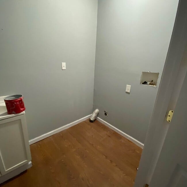 Building Photo - 446 6th Ave