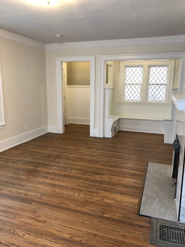 Building Photo - $1,600 - Newly Renovated 3 Bedroom Home With Study