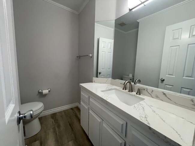 Building Photo - Newly Remodeled 3 bed 2.5 bath Long Beach ...