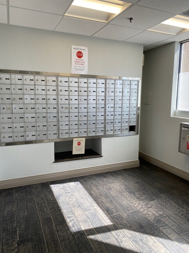 Building Photo - AVAILABLE NOW! Recently remodeled condo on Cherry Creek Trail + Move in Special!