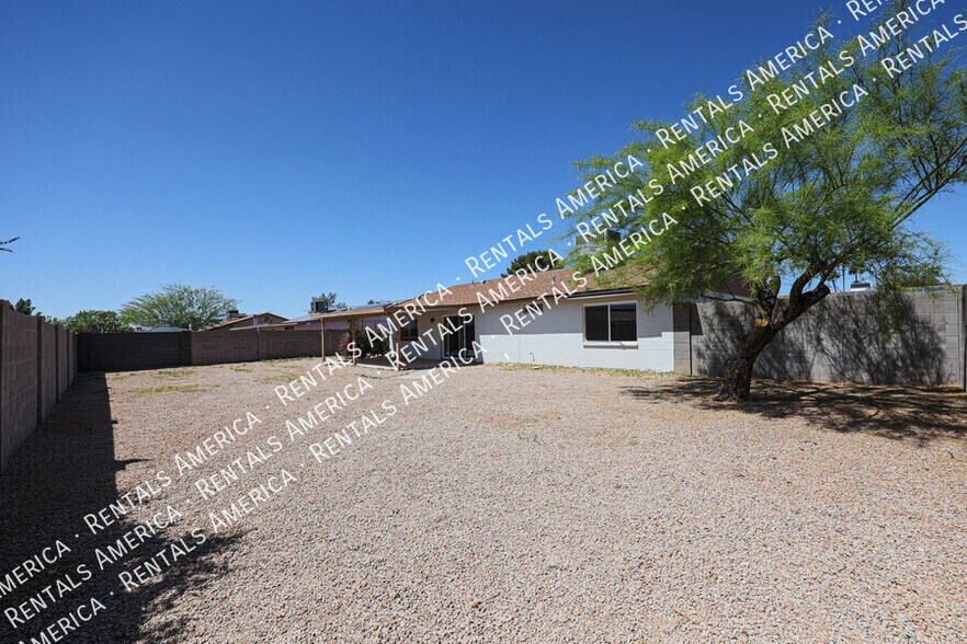 Building Photo - 1329 W Kristal Way