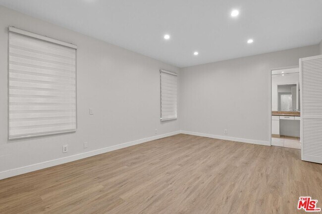 Building Photo - 1617 S Beverly Glen Blvd