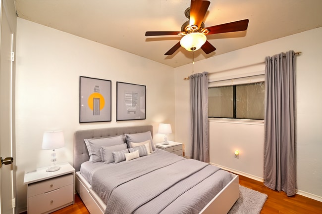 Building Photo - Spacious cozy home  |  Great location  |  2 bedroom  |  1 bath  |  1 car garage