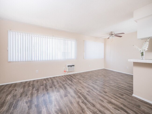 Building Photo - 817 S. St. Andrews Pl