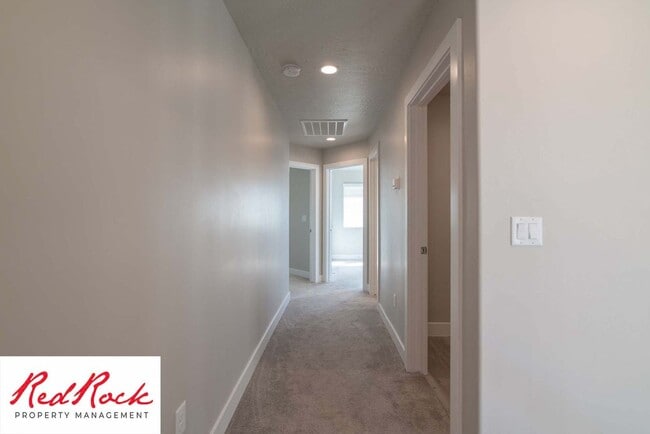 Building Photo - 3 Bedroom Hurricane Townhome With Scenic Views