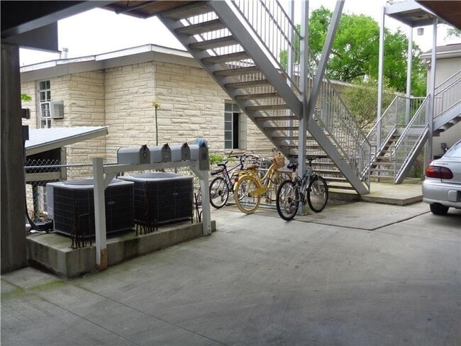 Building Photo - 210 E 32nd St