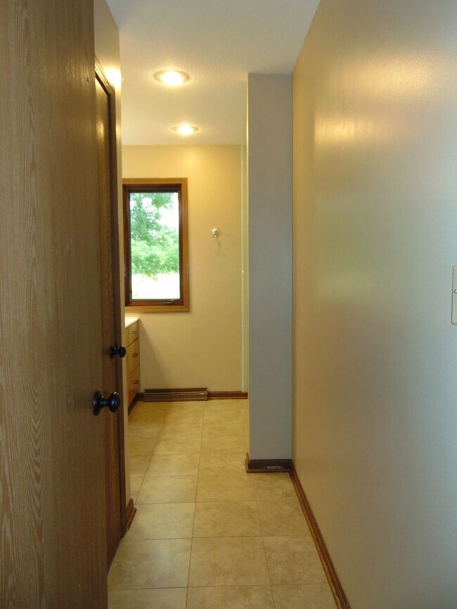 Building Photo - Amazing 3 Bed 2 Bath Country Home With Fab...