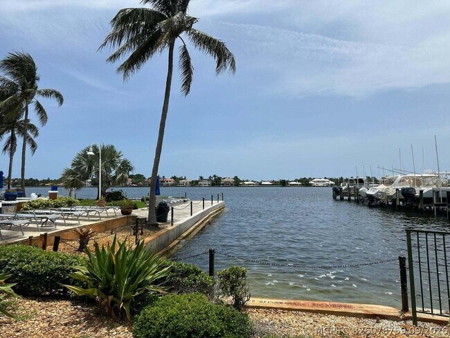 Building Photo - 103 Yacht Club Way