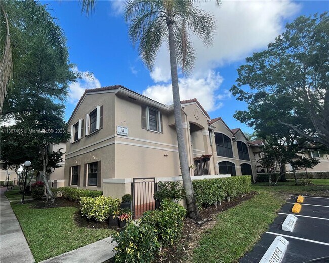 Building Photo - 402 SW 158th Ter