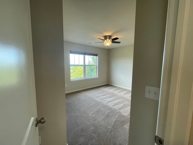Building Photo - Luxurious 3 Bedroom 2.5 Bathroom House in ...