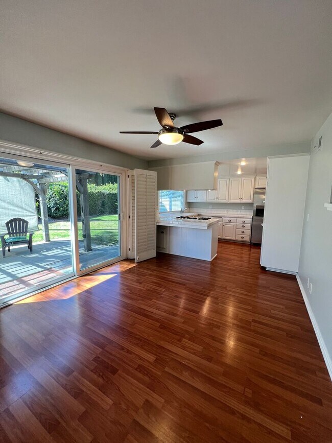 Building Photo - 3 Bed 2.5 Bath Fountain Valley Beauty Now Available