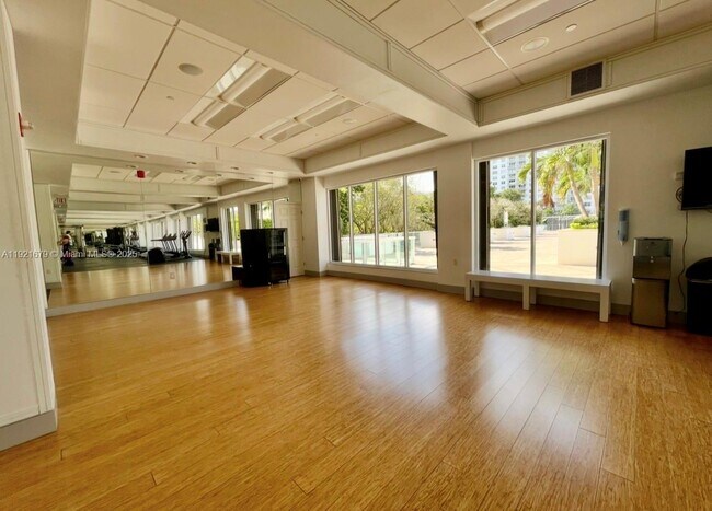 Building Photo - 2851 NE 183rd St