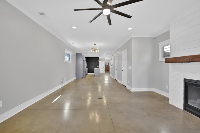 Building Photo - 368 Glenrose Ave