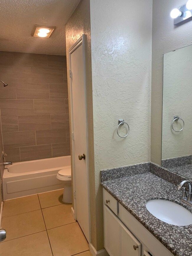 Building Photo - 2621 Carrington Ln