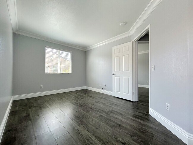 Building Photo - 12445 Sonoma Dr