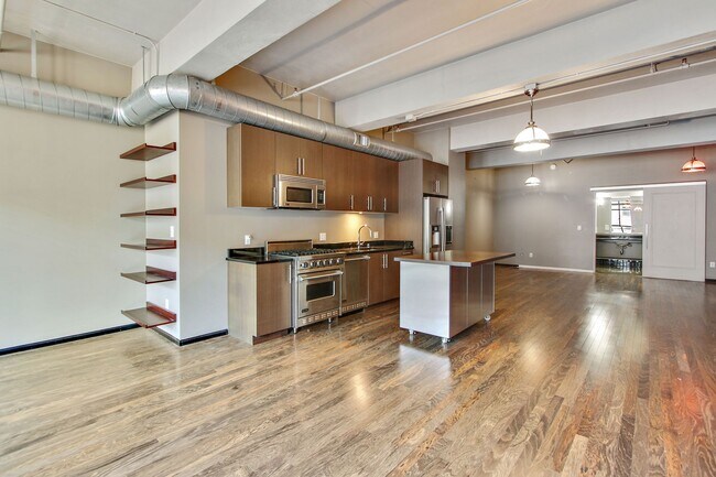 Building Photo - HISTORICAL BUILDING! EASTERN COLUMBIA STUDIO W/ 1 BATH