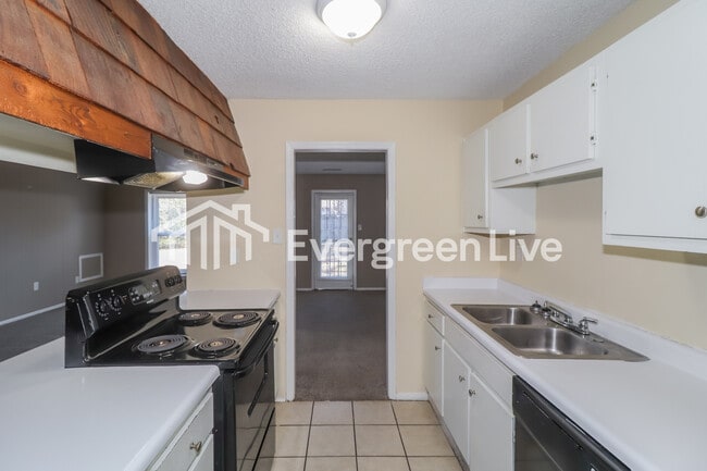 Building Photo - 3434 Hallshire Dr