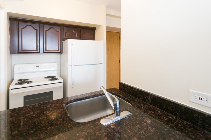 Building Photo - 4180 N Marine Dr