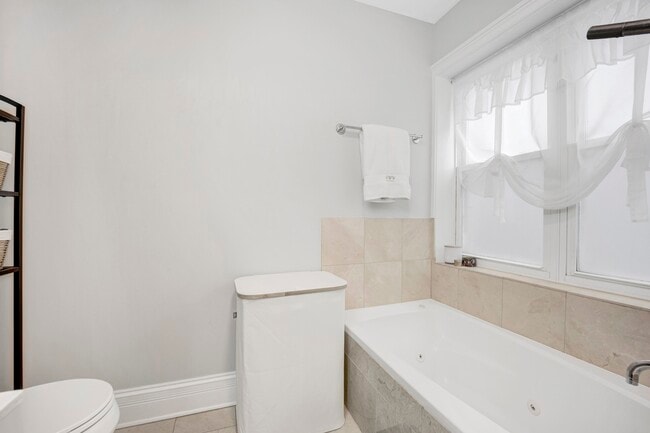 Building Photo - 3527 S King Dr