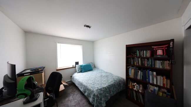 Building Photo - 3 Bed 2 Bath - A/C - Large Backyard - Dog Friendly - NAS Whidbey