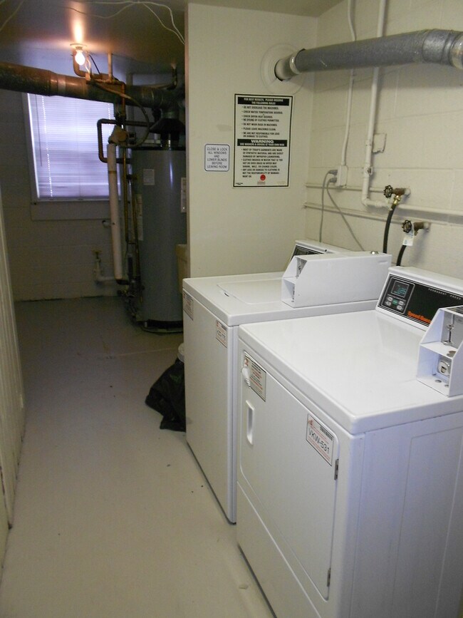 Building Photo - 2026/2027 Loyola off-campus 2bd/1.5ba Condo Near Loyola & NDM! Available 6/9/2026