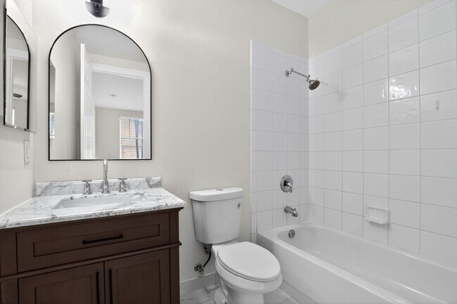 Building Photo - 4 Bedroom Townhome in West Palm Beach