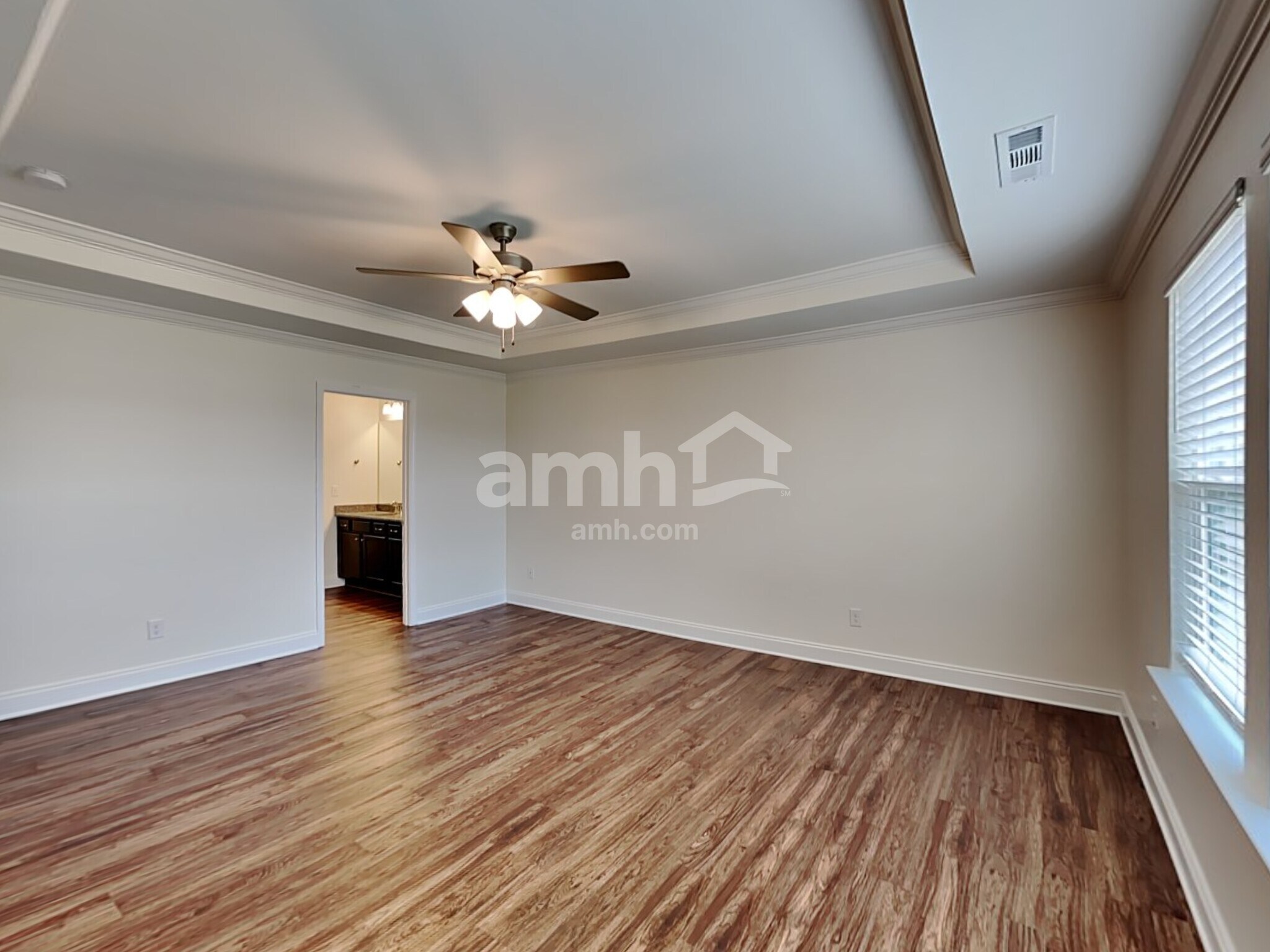 Building Photo - 1349 Lomond Dr